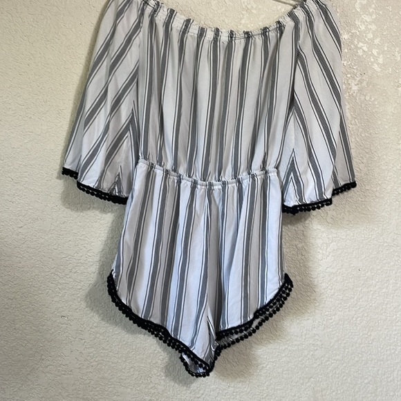 Forever 21 Striped Off-Shoulder Women's Top - Picture 5 of 7